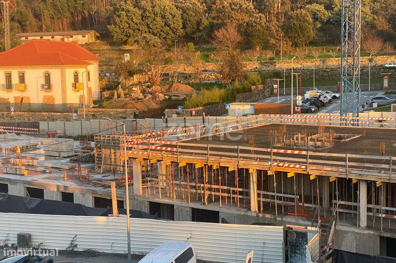 Apartamento T1 (2N) localizado no piso 2, com área total de 84.9 m2.-18