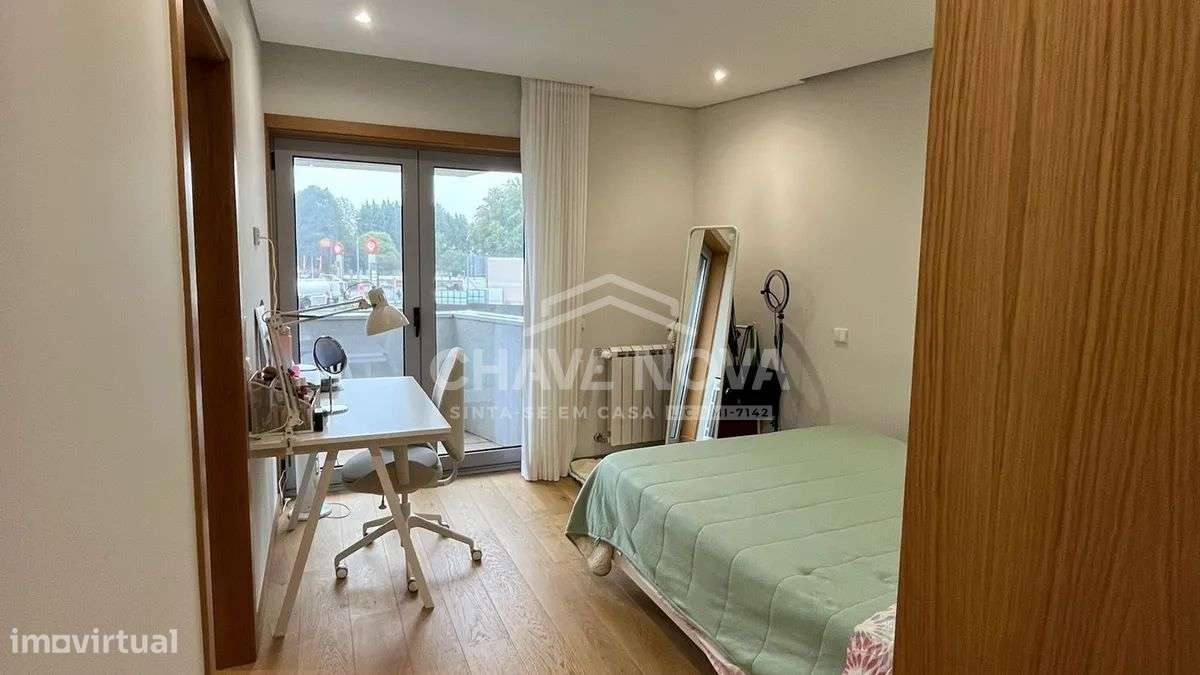 Apartamento T4 Duplex de Excelência – Paranhos-5