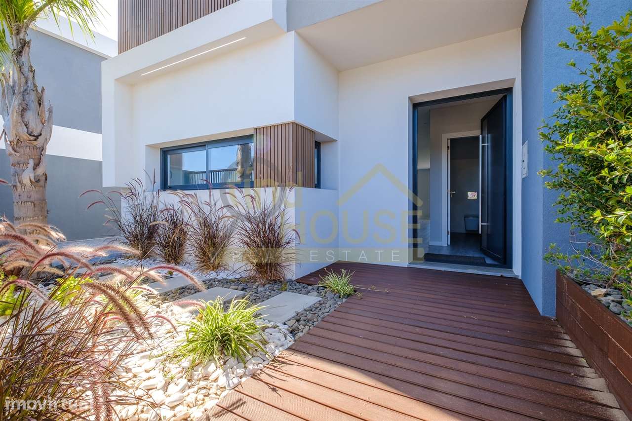 Moradia geminada T3 em Bicesse-5