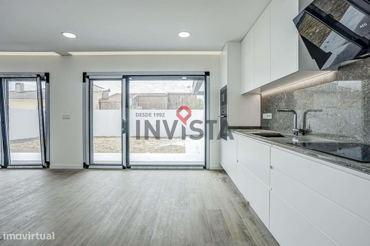 Moradia nova com 3 suites e com arquitectura moderna-8