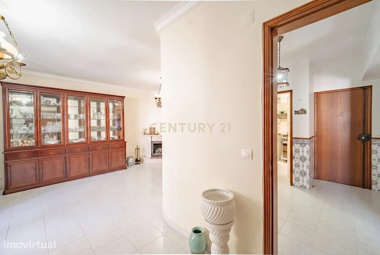 Apartamento T3 em Amora, Seixal - Oportunidade Única!-5