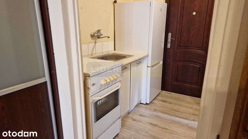 Klimatyczna kawalerka z widokiem na podwórze-6