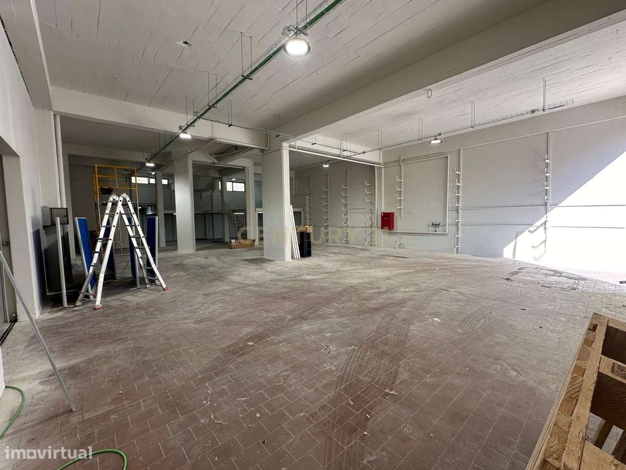 Escritório e Armazém com pé direito Alto e acesso para veículos no Pri - Grande imagem: 5/14