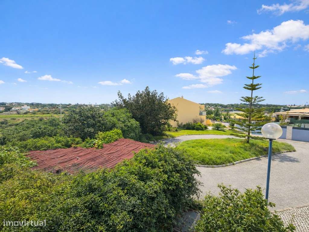 T2 com terraço e varanda | Totalmente renovado-15