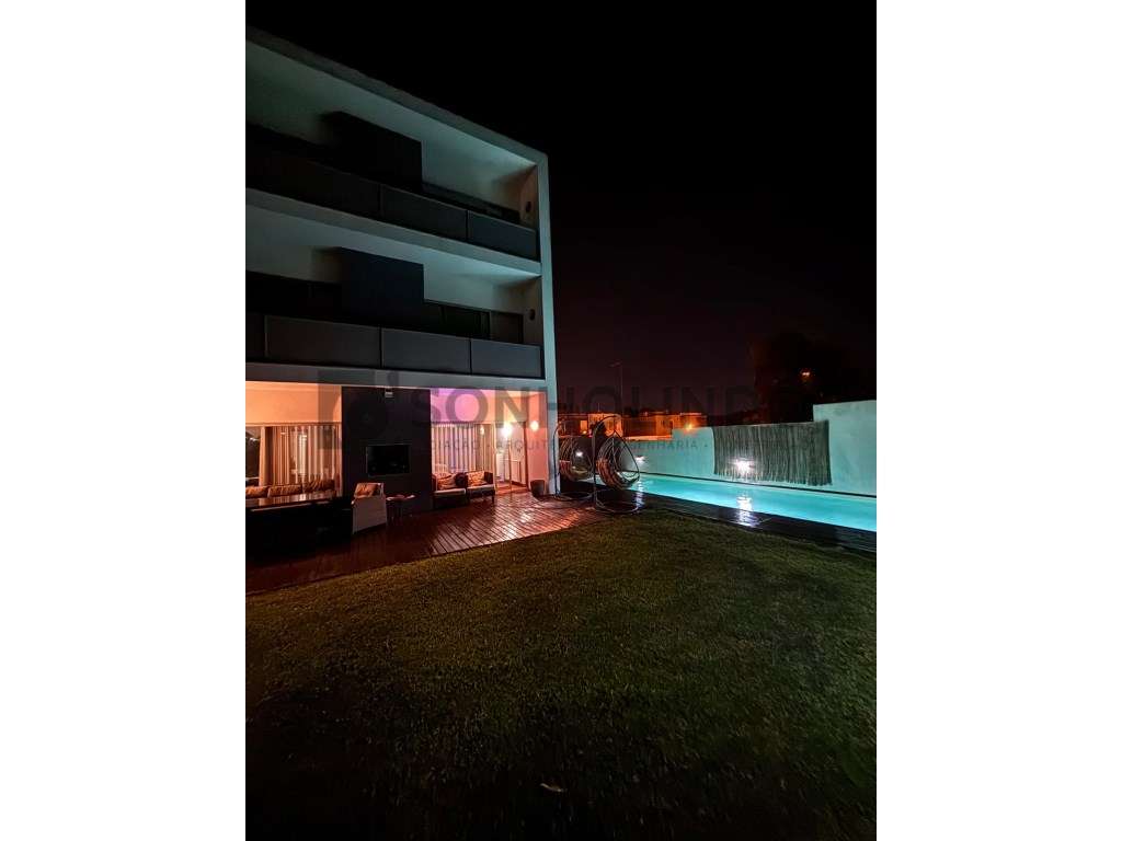 Moradia T4 com piscina de 3 frentes com excelentes áreas, tanto a n...-40