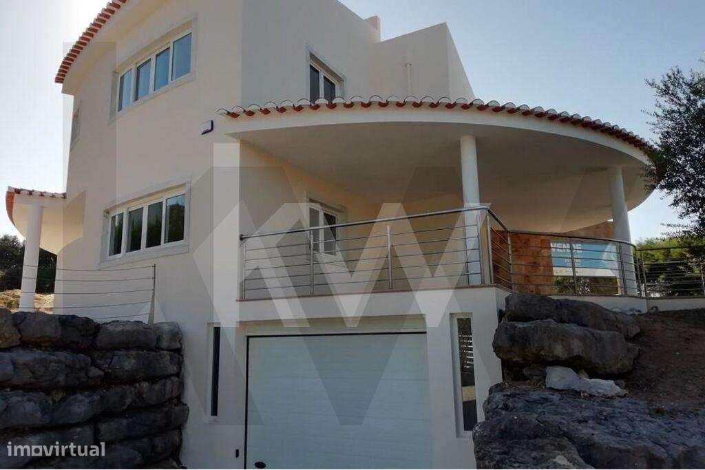 Moradia T4 isolada com piscina privativa e jardim - Belas Clube Campo - Grande imagem: 5/32