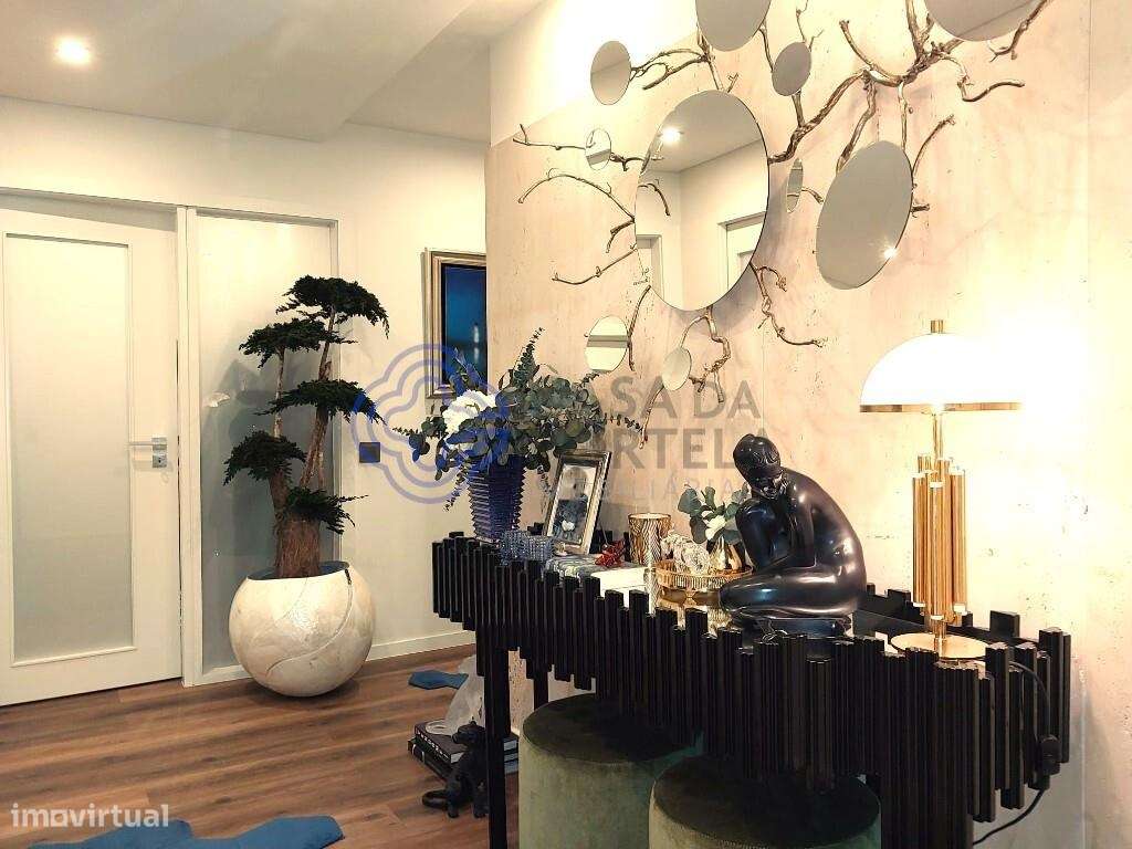 Luxuoso T2 +1 - 2 suites, 2 varandas, garagem fechada p/2 carros, área - Grande imagem: 5/47