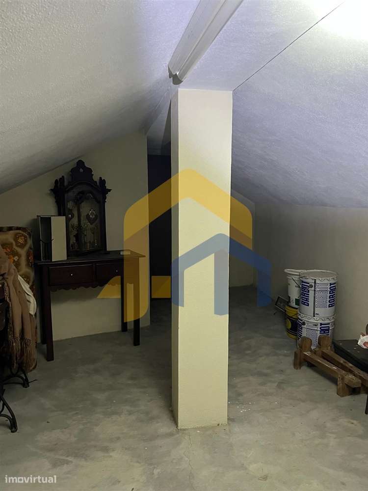 Apartamento T2+1 com Sotão Aproveitado , em Estremoz-12