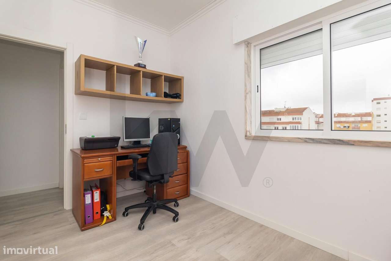 Apartamento T4 Duplex na Amora-21