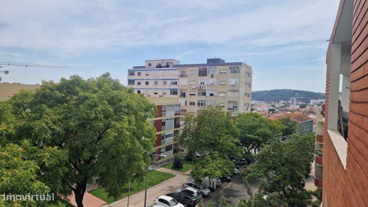 T3 - Avenida Jaime Cortesão - 2 Varandas e Parqueamento-10