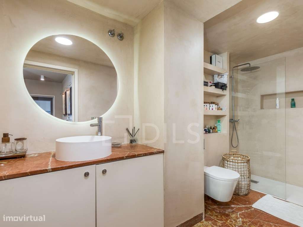 Apartamento T2 com varandas e garagem-17