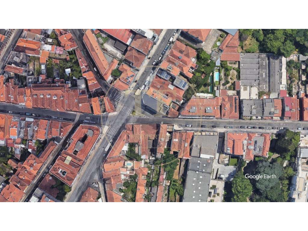 Apartamento T2+1 com 2 varandas, lugar de garagem e arrumos em Cedo...-17