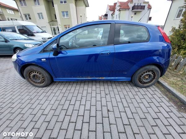 Fiat Punto 1.4 16V Dynamic - 31