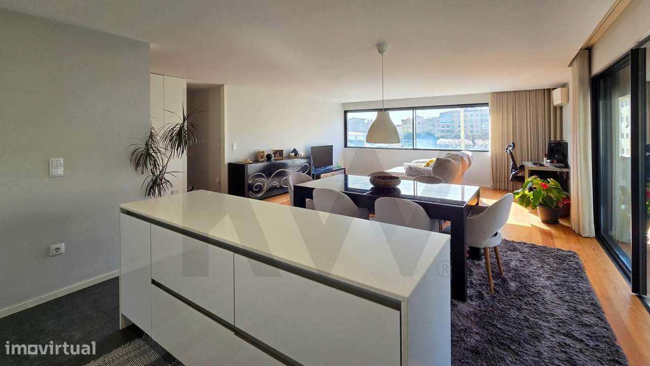 Conforto, luz e mar – Amplo T2  a 2 minutos da praia de Canidelo - Grande imagem: 5/25