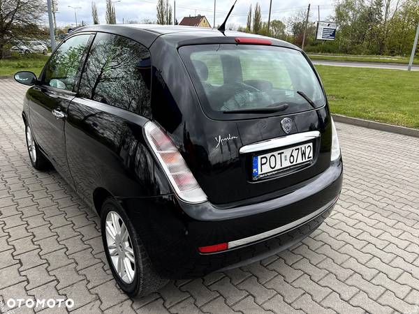 Lancia Ypsilon 1.4 8V Argento (4 os.) - 10