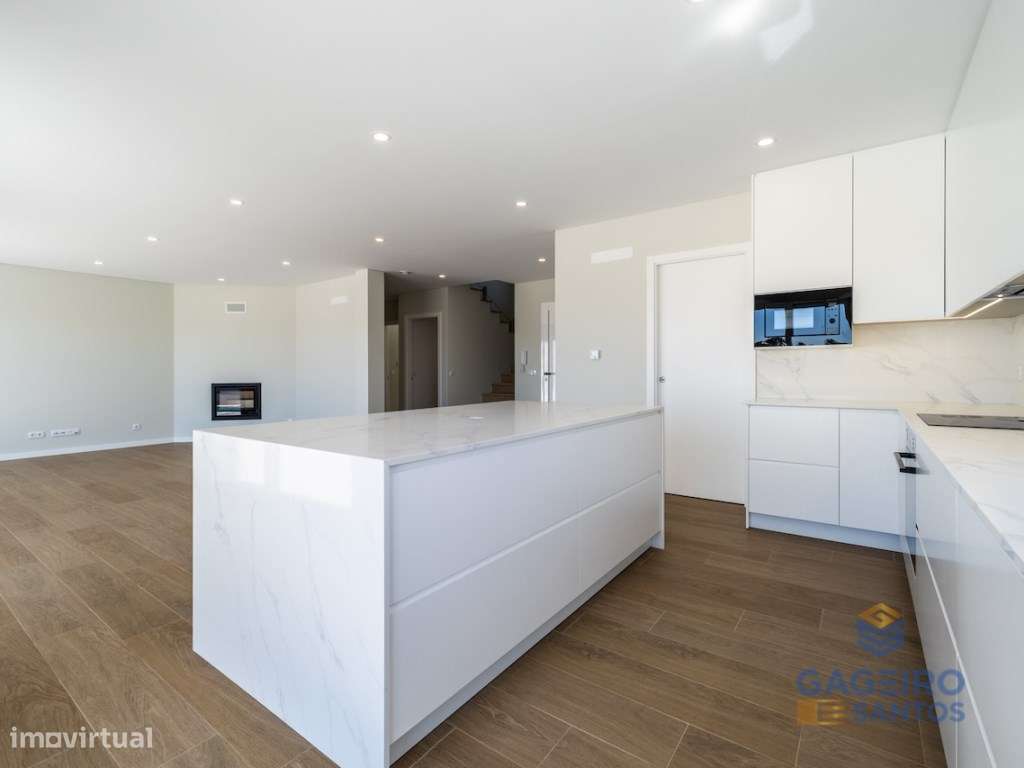 Moradia T4 com piscina, nova e pronta a habitar a 4 km da baía de S...-24