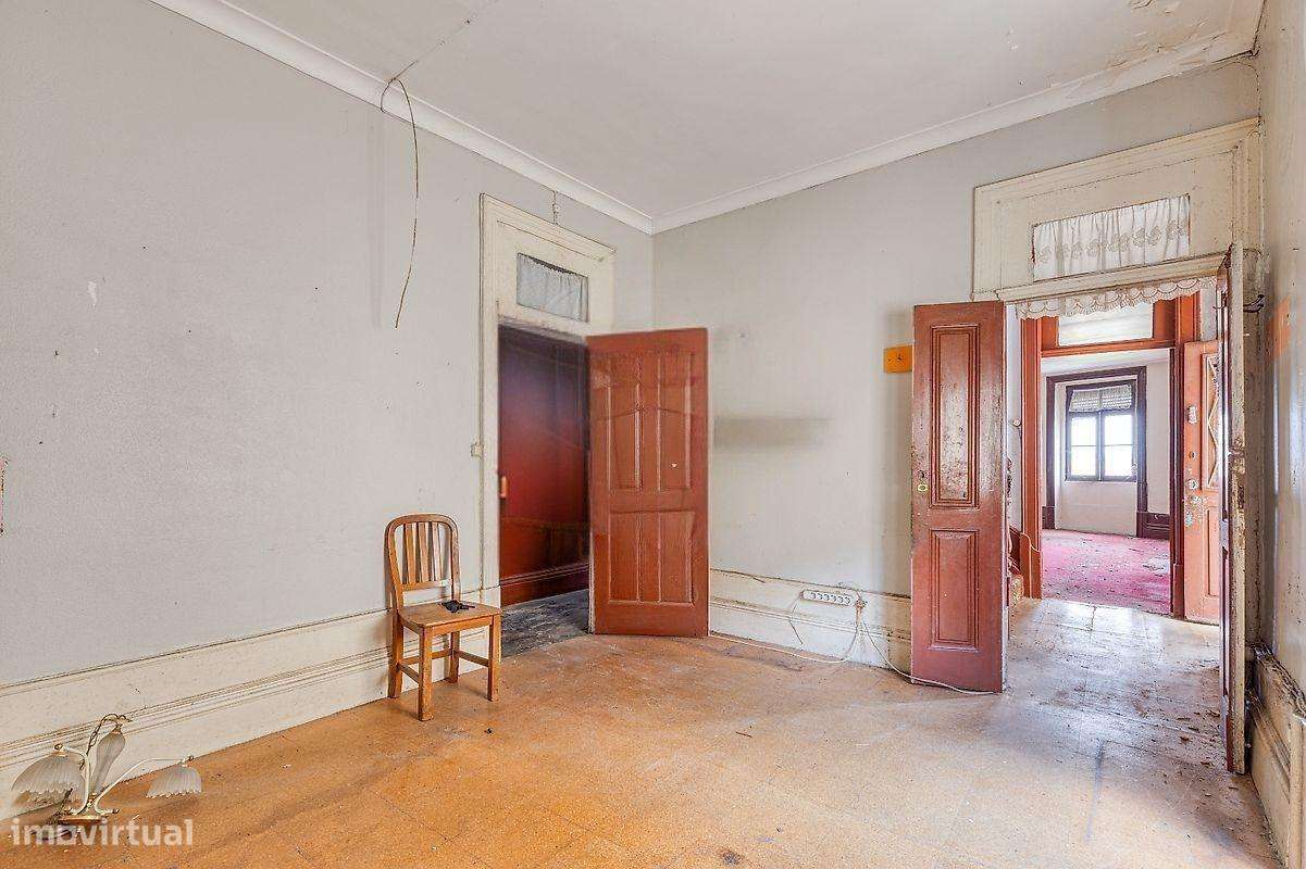 Moradia de 3 Pisos para Renovar Candal-10