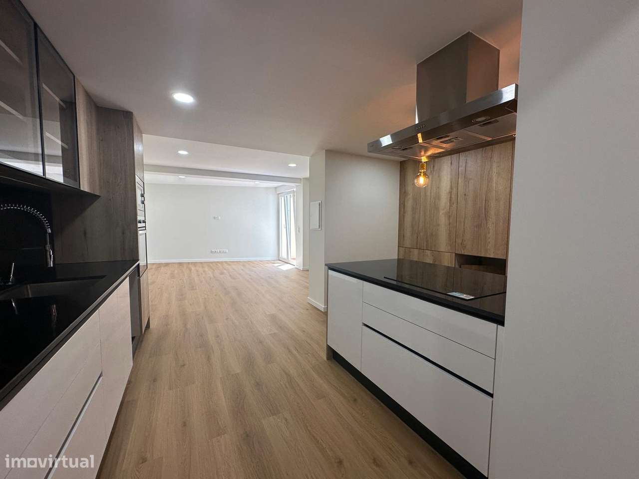 Apartamento T2 totalmente renovado, vista mar-17