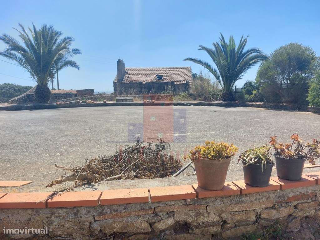 Terreno com ruina com viabilidade de construção extra-1