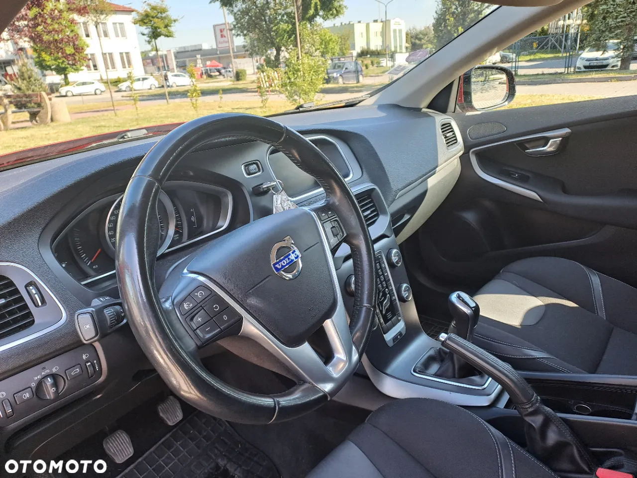 Volvo V40 T2 Momentum - 9