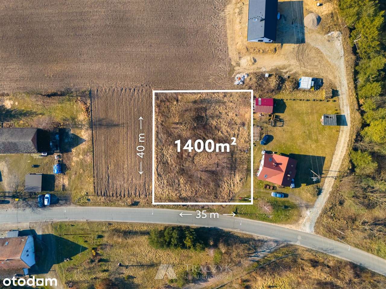 Uzbrojona działka_droga gminna asfaltowa_Las-1