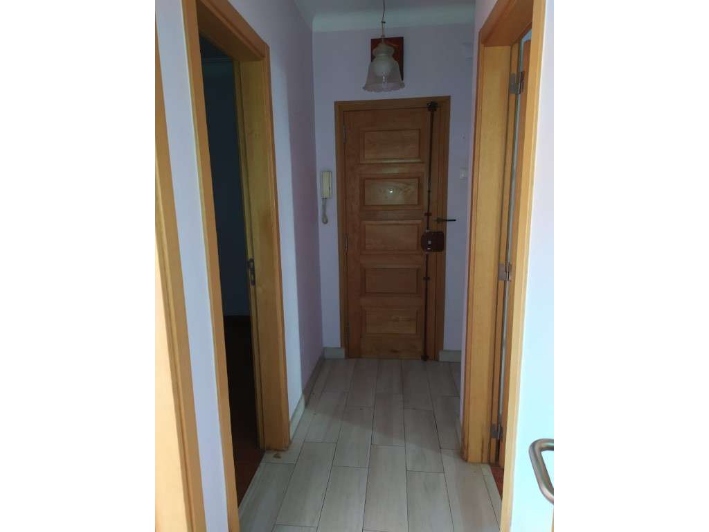 Apartamento T2 com localização privilegiada na Venteira, Amadora.-15
