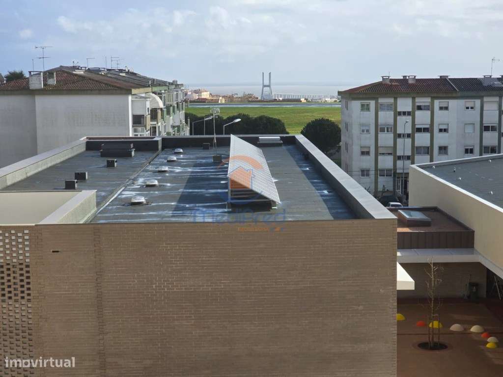 Apartamento T3 Totalmente Remodelado | Camarate, Loures-11