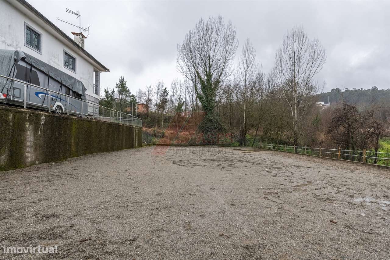 Moradia com Terreno e Espaços Amplos – 5 min de Fafe!-25
