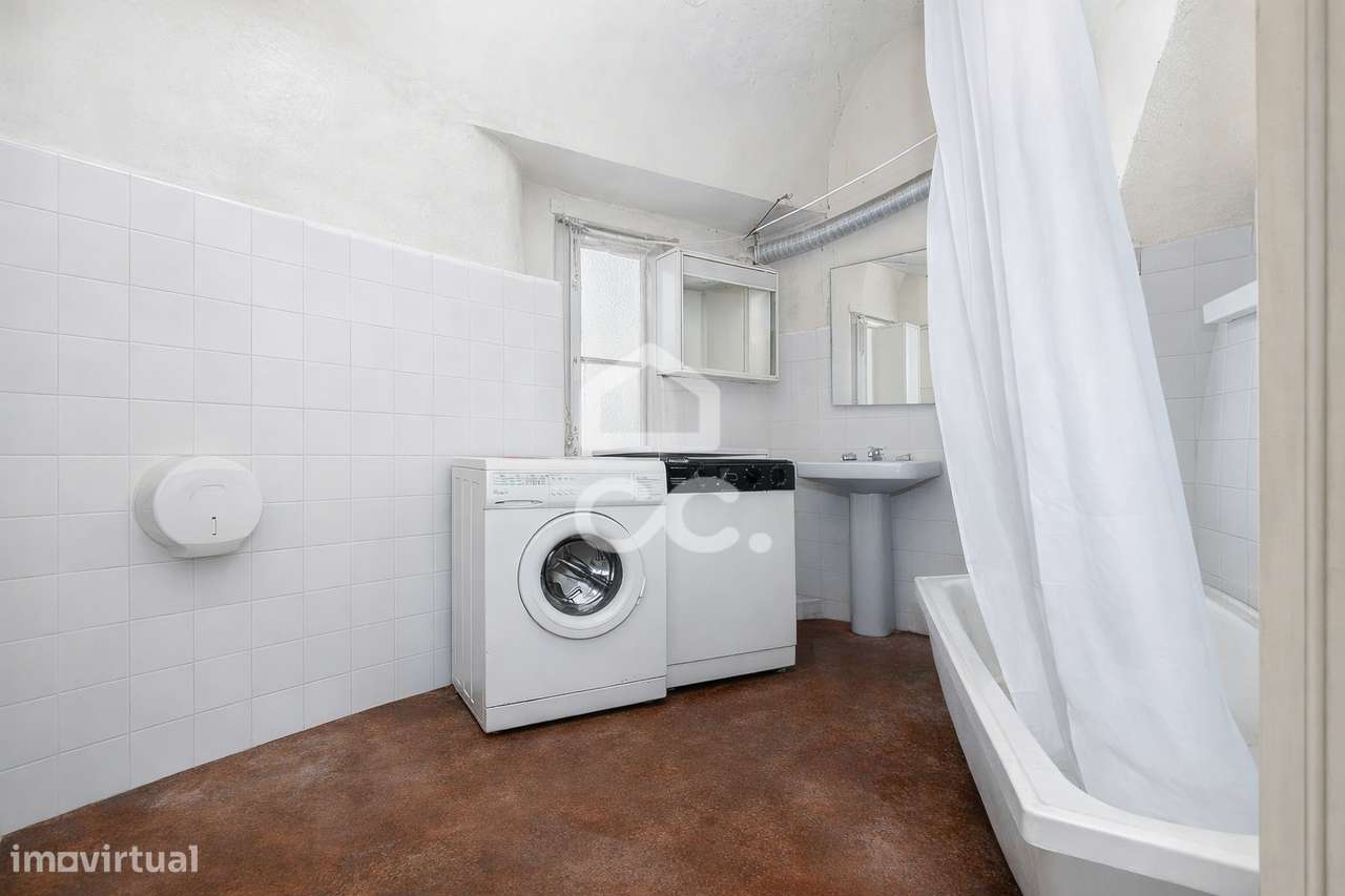Moradia T2+1 Bifamilar de Rés do Chão c/ 426,14 m² de espaço exterior-11
