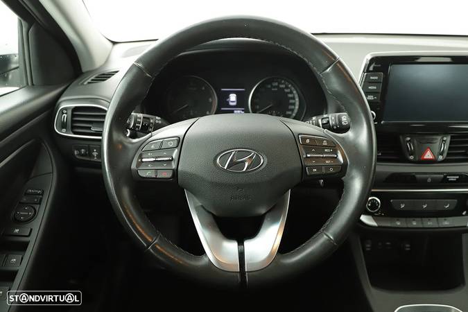 Hyundai i30 1.6 CRDi STyle+Navi - 14