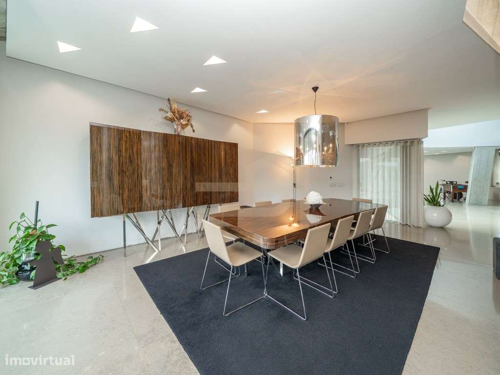 Exclusiva Moradia de Luxo com Design Contemporâneo-16