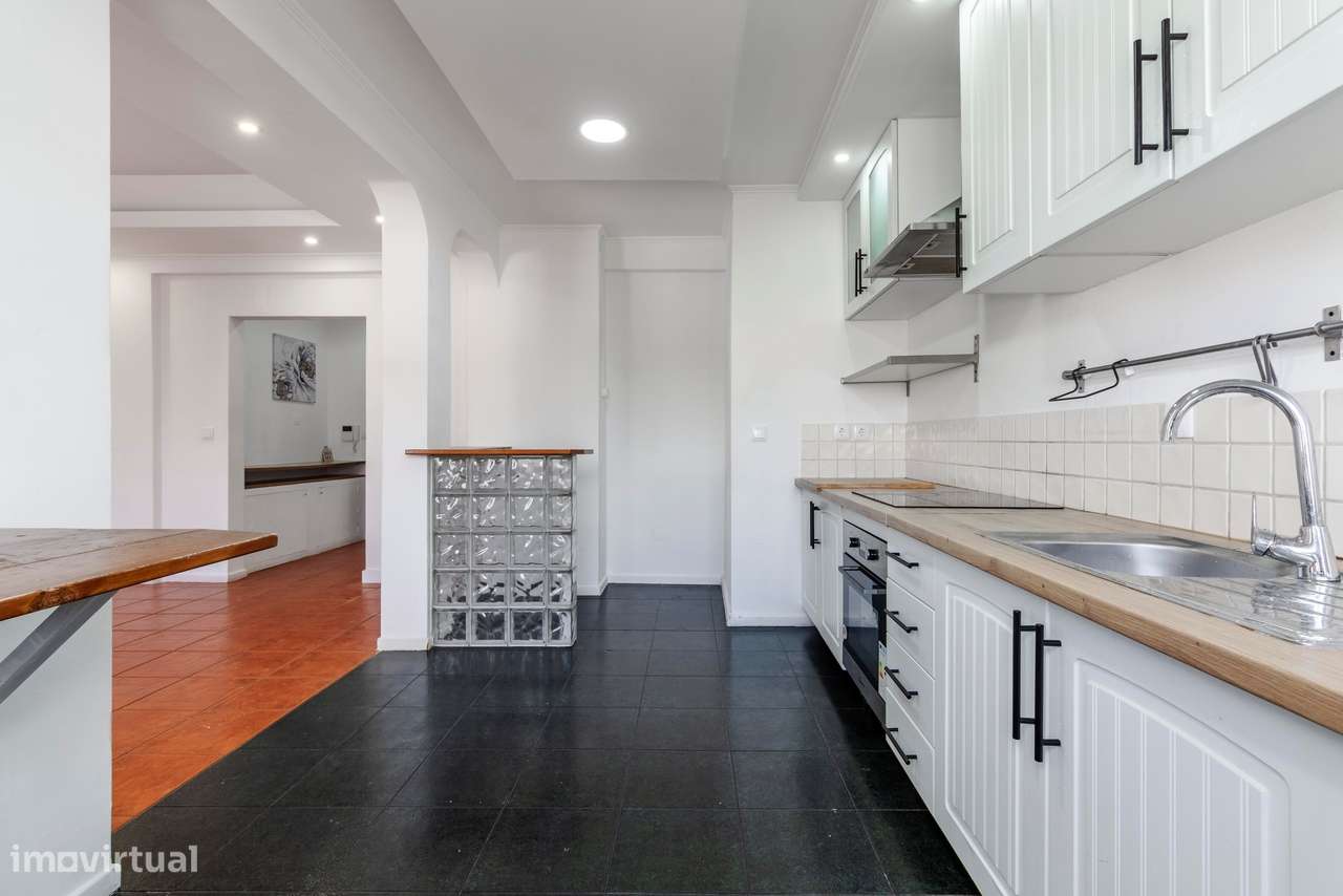 Apartamento T2 c/ Varanda em Agualva, Sintra-13