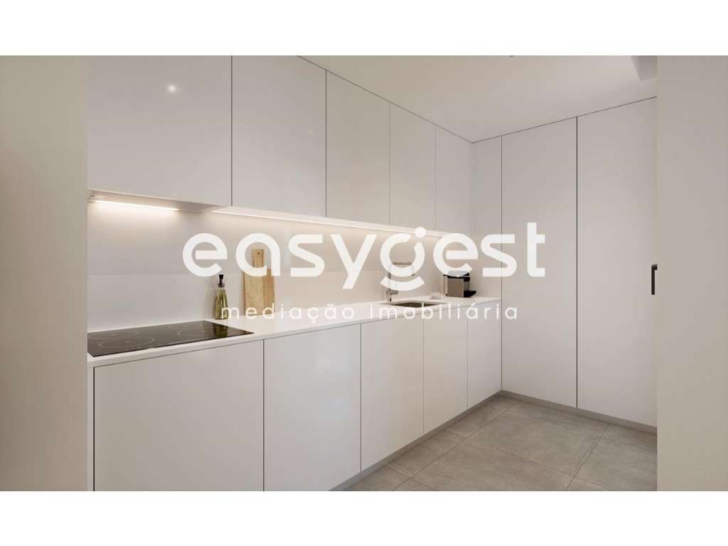 Apartamento T2 com acabamento de luxo, inserido e condomínio fechado - Grande imagem: 2/18