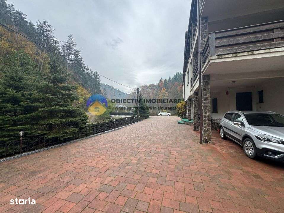 Casa cu posibilitate transformare in pensiune si teren de vanzare Piat-7