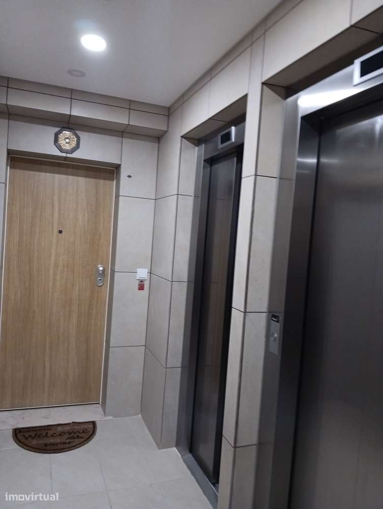 Apartamento T2 Novo com Varanda e Garagem-22