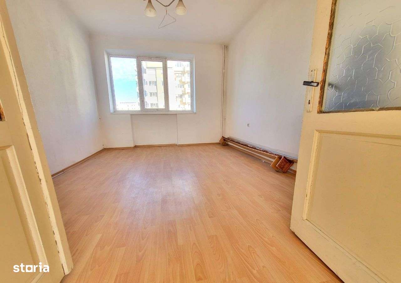 Centru - Hotel Decebal. Apartament 2 camere, etaj 3/4, living XXL - Imagine principală: 5/10