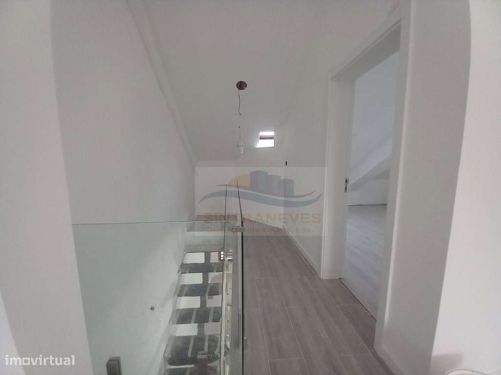 Fantástico T3 Dúplex, totalmente remodelado com Garagem a 300m da P...-24