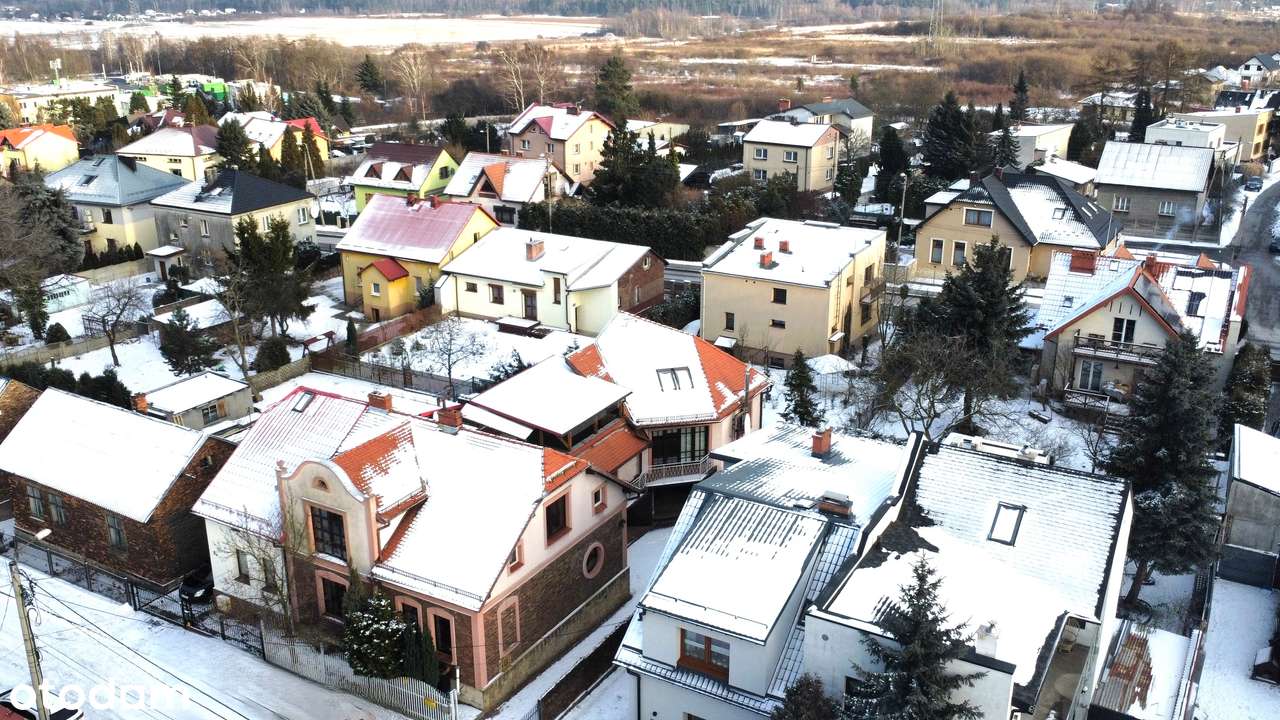 NIETUZINKOWY DOM Z MOŻLIWOŚCIĄ PODZAŁU NADAJĄCY SIĘ NA SIEDZIBĘ FIRMY.-5