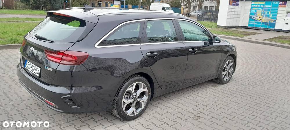 Kia Ceed 1.6 CRDi mHEV L Business Line - 10