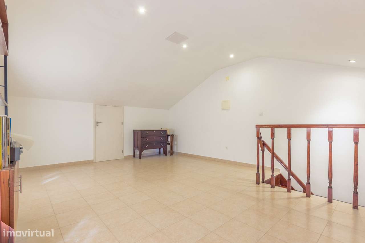 Moradia T3 + 1 em Vale Milhaços - Corroios com Garagem-20