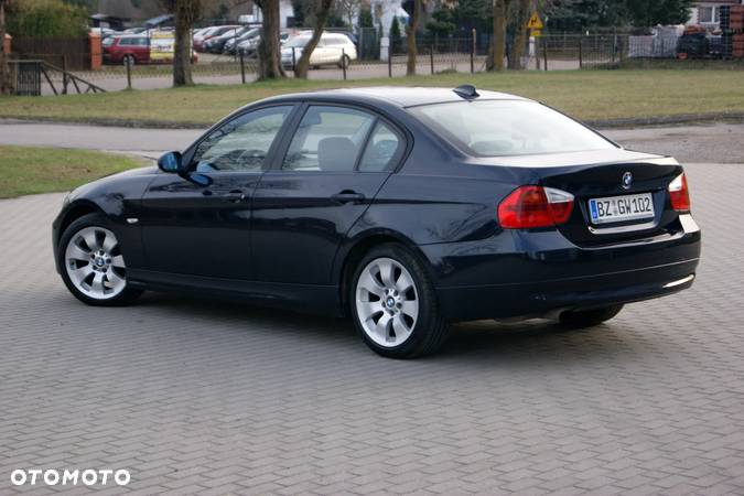 BMW Seria 3 318i - 14