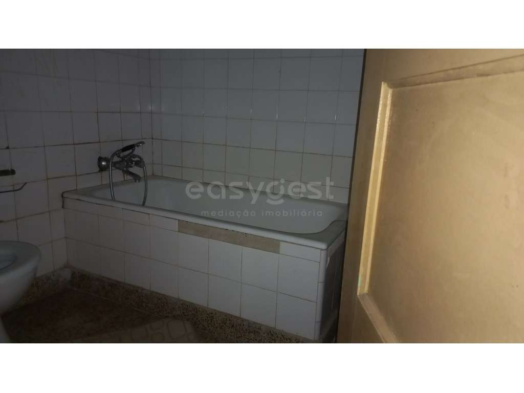 Moradia T2 para remodelar no Centro de Amiais de Baixo. - Grande imagem: 5/20