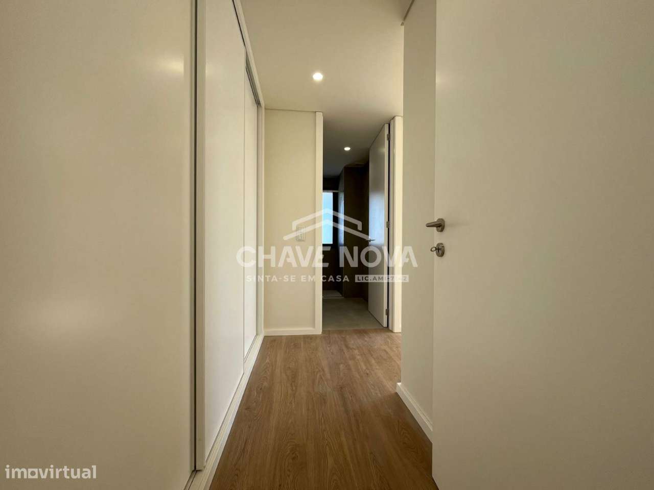 Apartamento T3 Novo Último Piso c/ Garagem Box em Coimbrões-13