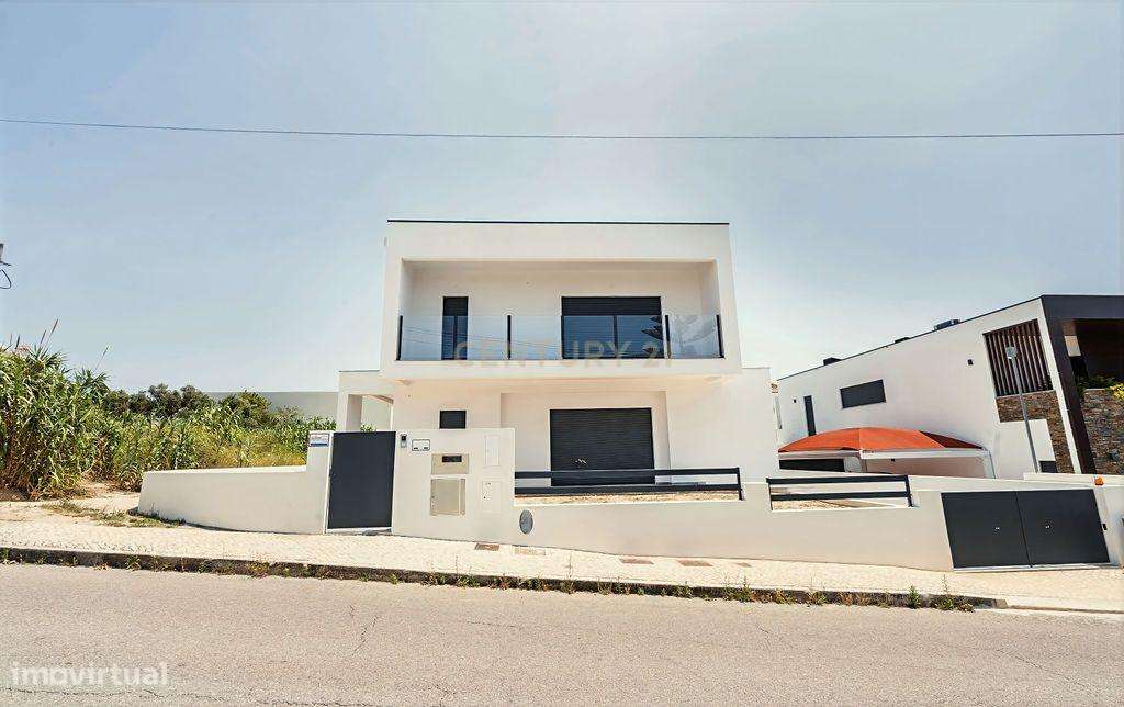 Moradia T4+1 de Luxo - Sobreda - Charneca de Caparica-7