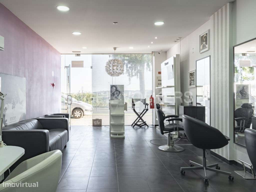 Upgrade para o seu Negócio: Espaço Comercial Moderno e Equipado - Grande imagem: 2/25