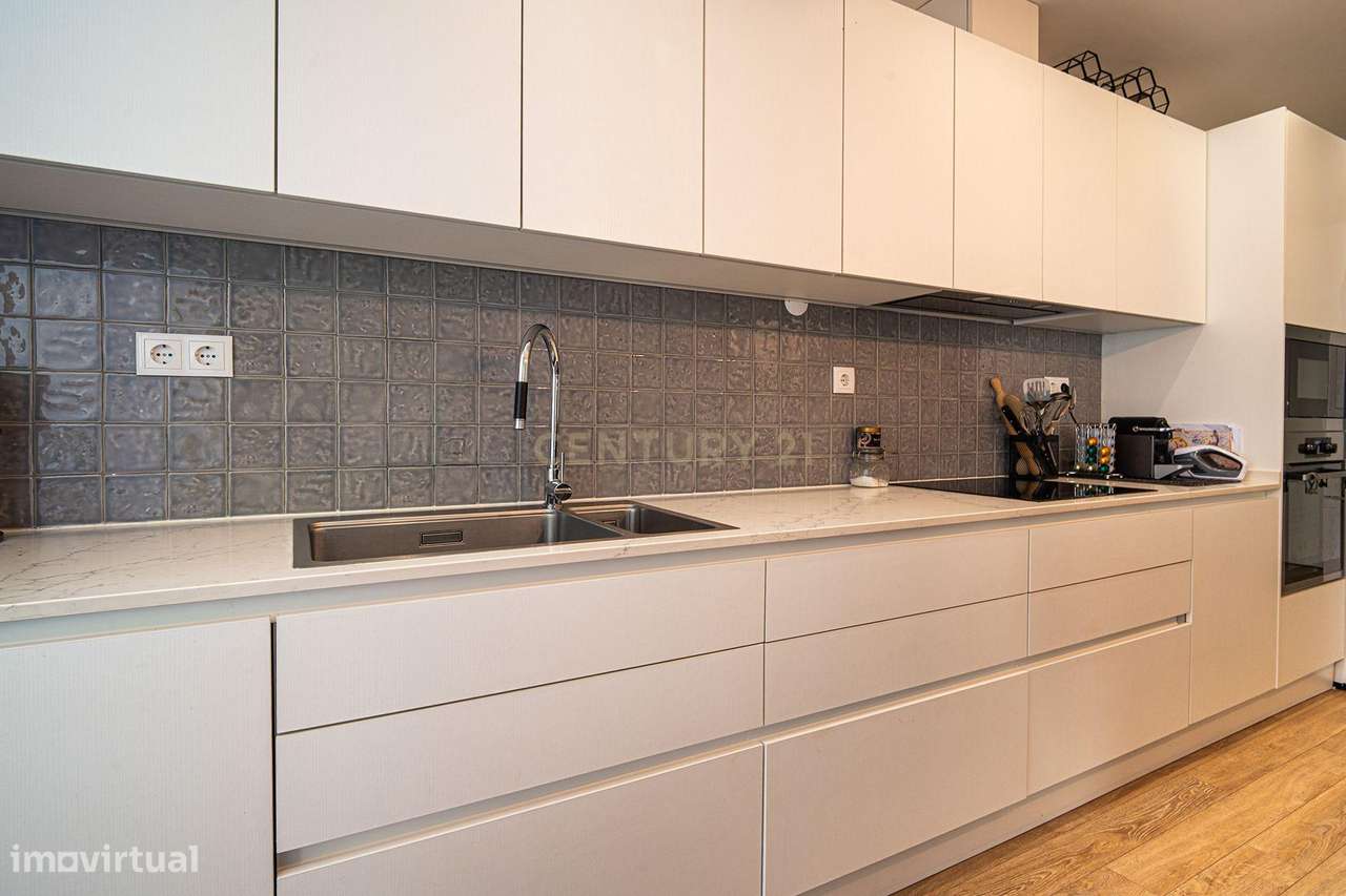 Apartamento Renovado T2 em Oeiras, ótimas áreas e com tudo perto de si-9