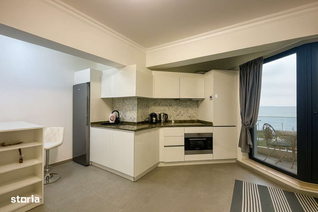 Studio | Vedere frontala spre lac | Solid House Butoaie | Termen lung - Imagine principală: 5/5