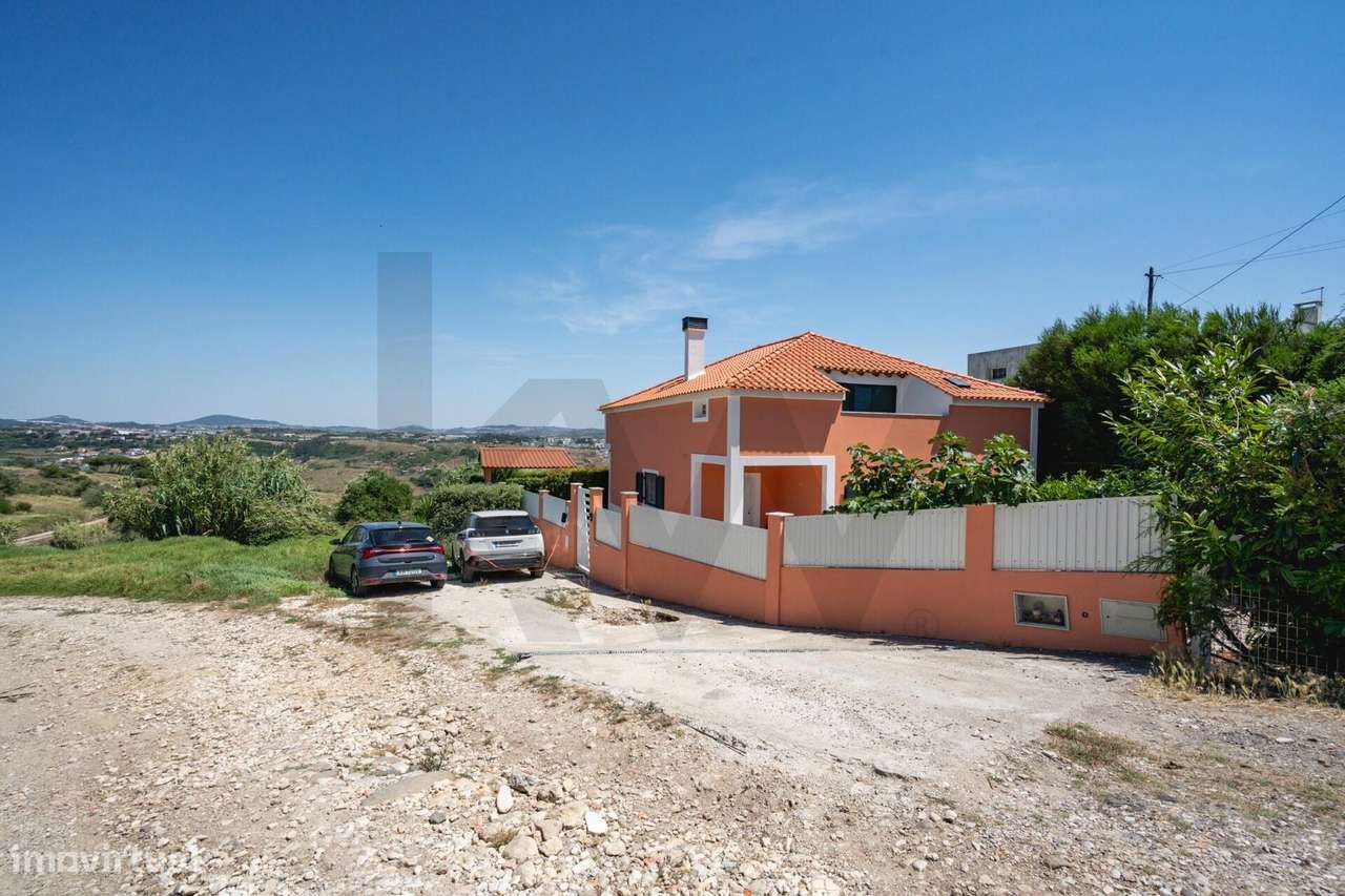 Fabulosa Moradia T4 com Piscina e Espaço Exterior-49