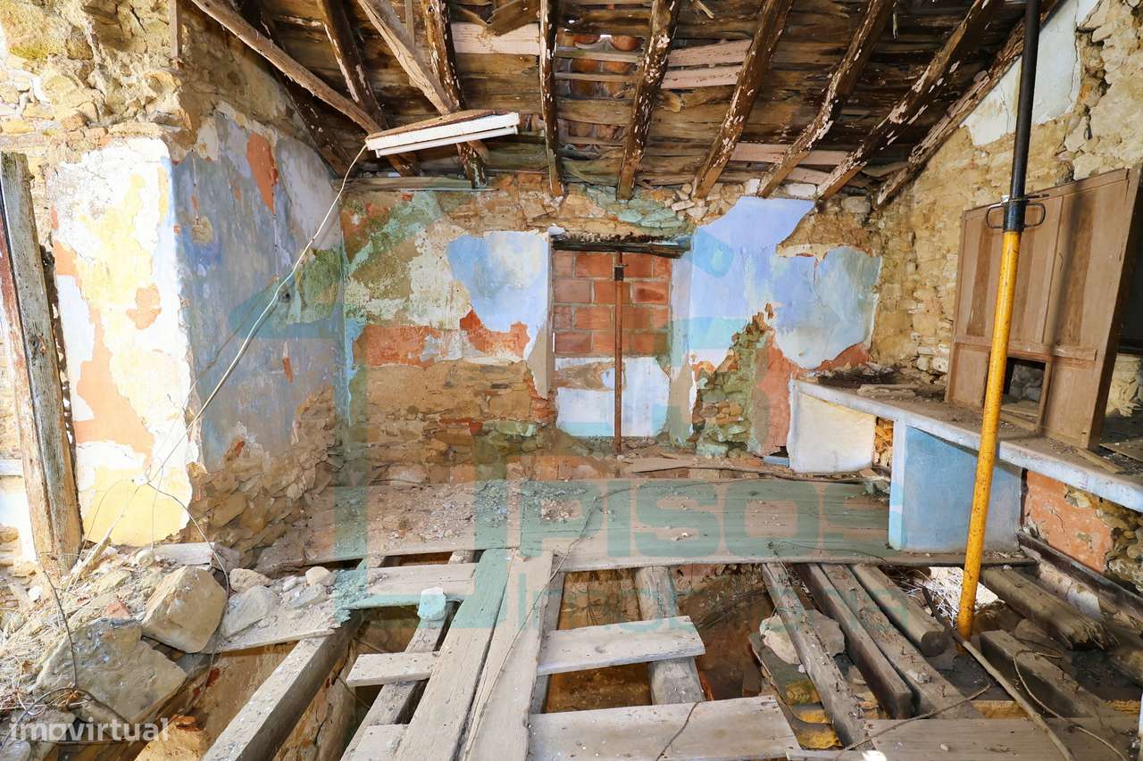 Moradia para recuperar 323 m², dois pisos, 25 minutos de Torres Vedras-32