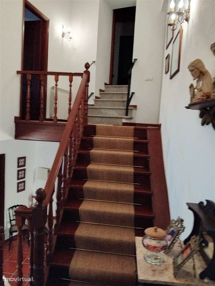 Moradia de Grande Dimensão com Potencial Habitacional, Turístico e de-17